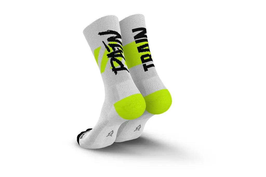 incylence-ultralight-socks-high-cut-pain-train-2-small.webp